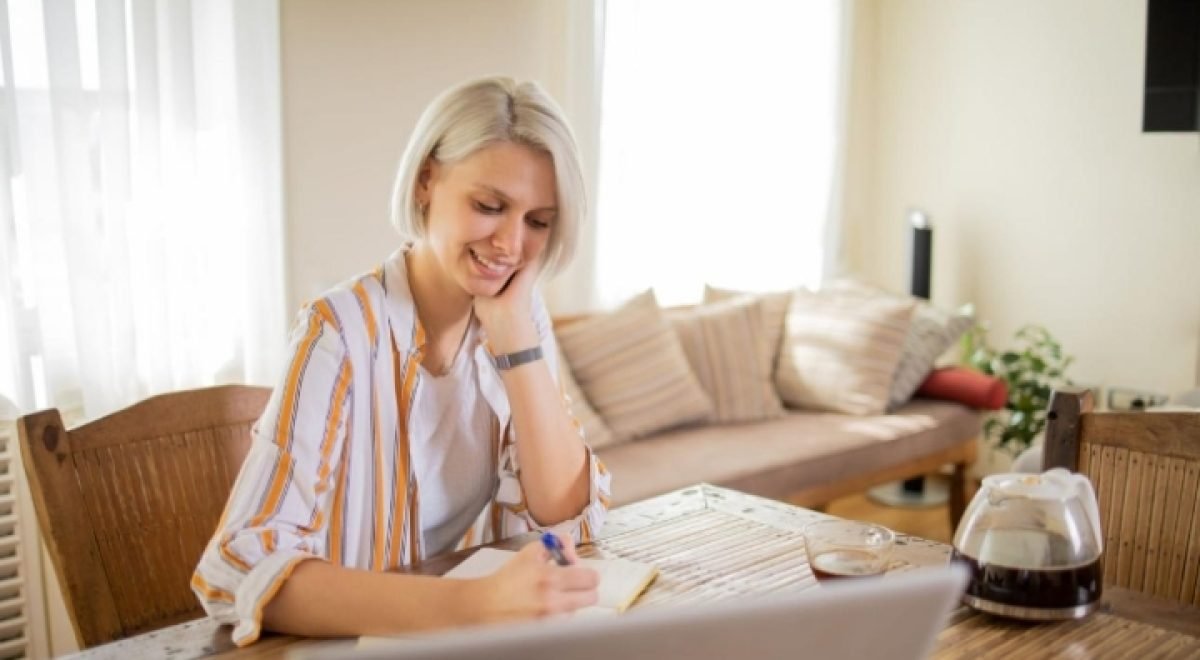 Best side hustles for beginners in 2026